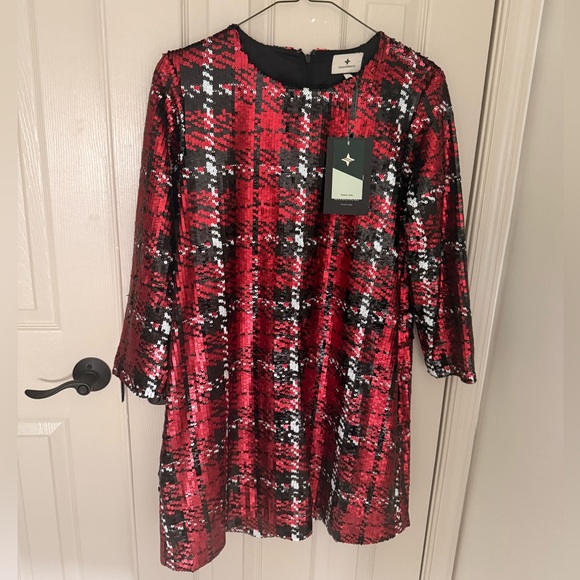 Tuckernuck Dresses & Skirts - Tuckernuck Red Black Sequin Plaid Shift Dress